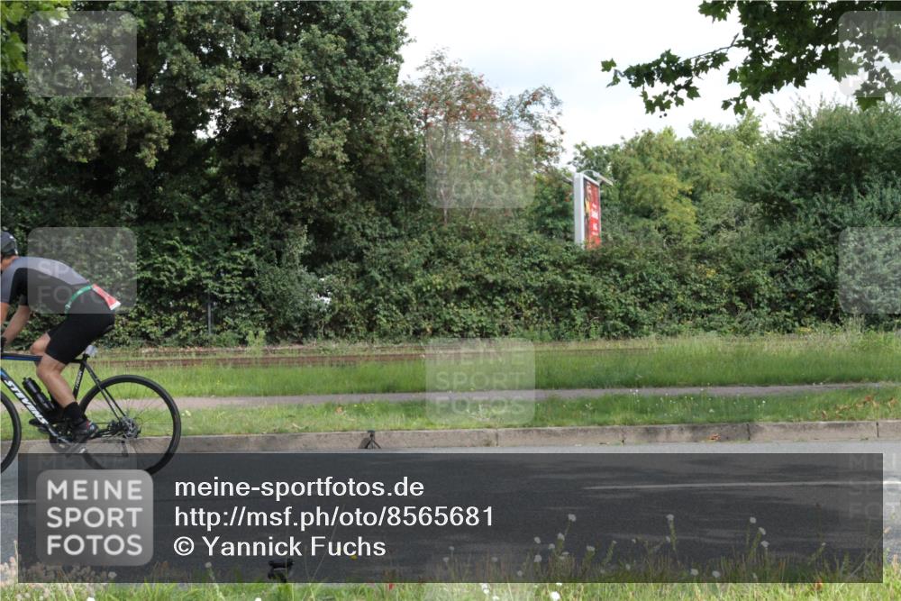 10.08.2025 - GEWOBA Citytriathlon Bremen Yannick Fuchs http://msf.ph/oto/8565681 10.08.2025 12:09:48 Radfahren 586, 628, 688, 697, 703, 732, 830, 849 meine-sportfotos.de
