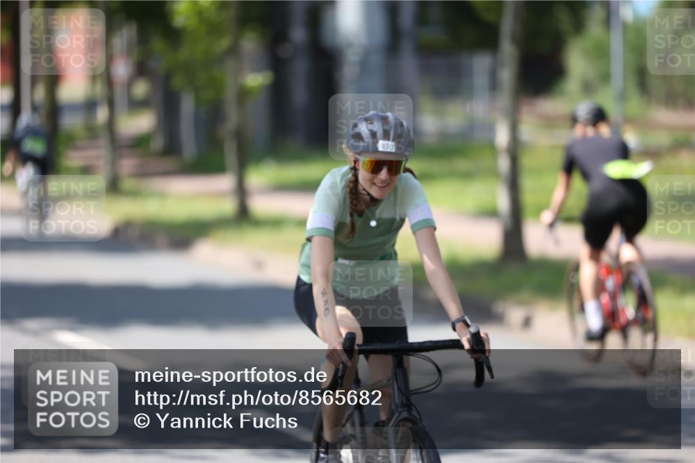 10.08.2025 - GEWOBA Citytriathlon Bremen Yannick Fuchs http://msf.ph/oto/8565682 10.08.2025 14:50:14 Radfahren 120, 293, 352, 356, 400, 410, 504 meine-sportfotos.de