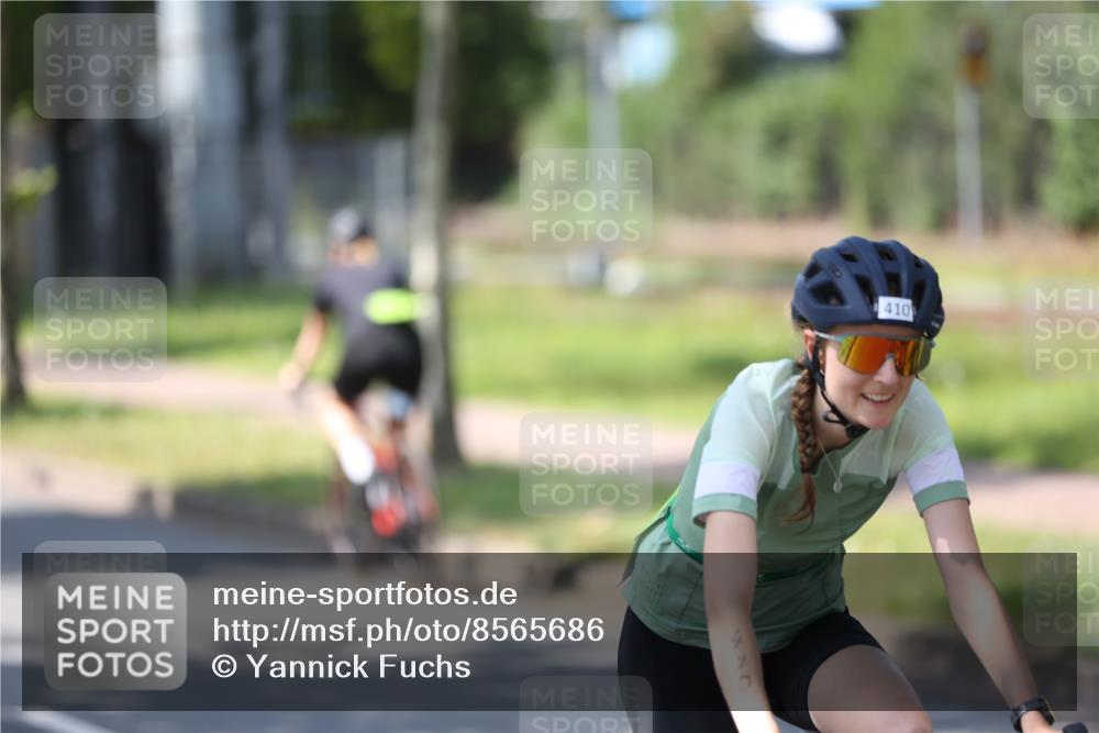 10.08.2025 - GEWOBA Citytriathlon Bremen Yannick Fuchs http://msf.ph/oto/8565686 10.08.2025 14:50:14 Radfahren 120, 293, 352, 356, 400, 410, 504 meine-sportfotos.de
