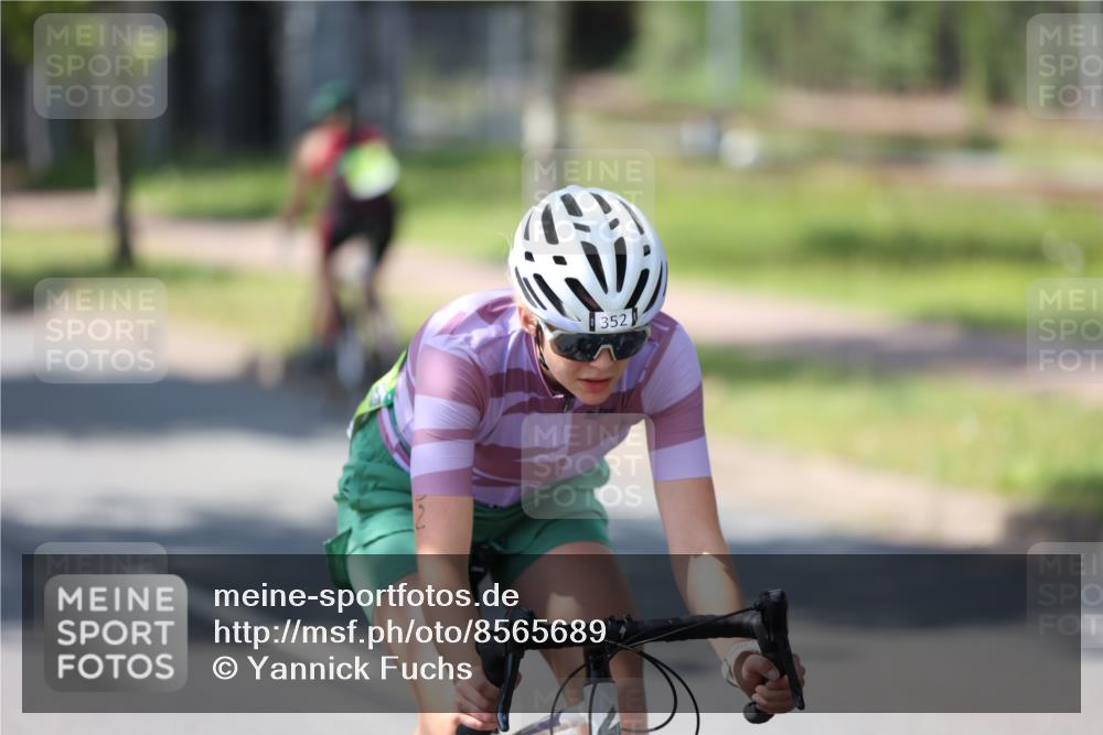 10.08.2025 - GEWOBA Citytriathlon Bremen Yannick Fuchs http://msf.ph/oto/8565689 10.08.2025 14:50:16 Radfahren 120, 231, 352, 356, 400, 410, 504 meine-sportfotos.de