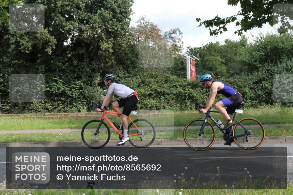 10.08.2025 - GEWOBA Citytriathlon Bremen Yannick Fuchs http://msf.ph/oto/8565692 10.08.2025 12:09:53 Radfahren 586, 607, 628, 688, 697, 703, 732, 830, 849 meine-sportfotos.de