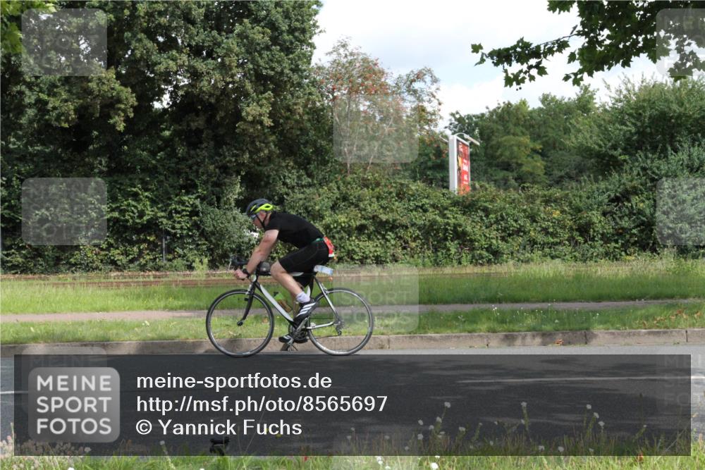 10.08.2025 - GEWOBA Citytriathlon Bremen Yannick Fuchs http://msf.ph/oto/8565697 10.08.2025 12:09:53 Radfahren 586, 607, 628, 688, 697, 703, 732, 830, 849 meine-sportfotos.de