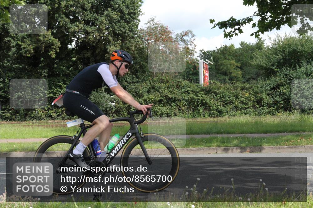 10.08.2025 - GEWOBA Citytriathlon Bremen Yannick Fuchs http://msf.ph/oto/8565700 10.08.2025 12:09:54 Radfahren 586, 607, 628, 688, 697, 703, 732, 830, 849 meine-sportfotos.de