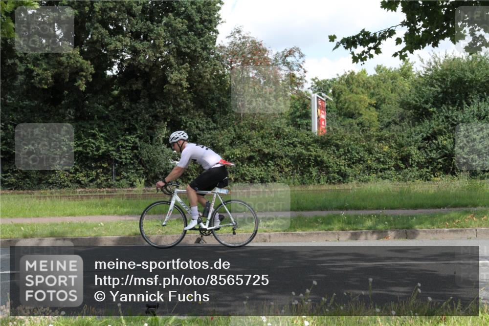 10.08.2025 - GEWOBA Citytriathlon Bremen Yannick Fuchs http://msf.ph/oto/8565725 10.08.2025 12:10:05 Radfahren 586, 607, 628, 688, 732, 830, 1024 meine-sportfotos.de