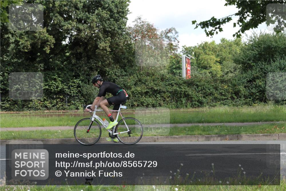 10.08.2025 - GEWOBA Citytriathlon Bremen Yannick Fuchs http://msf.ph/oto/8565729 10.08.2025 12:10:13 Radfahren 607, 710, 1024 meine-sportfotos.de
