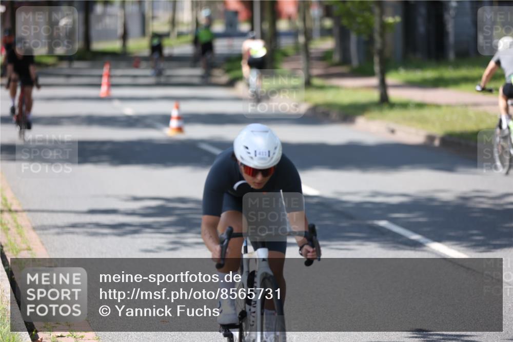 10.08.2025 - GEWOBA Citytriathlon Bremen Yannick Fuchs http://msf.ph/oto/8565731 10.08.2025 14:51:09 Radfahren 338, 379, 411, 470, 494 meine-sportfotos.de