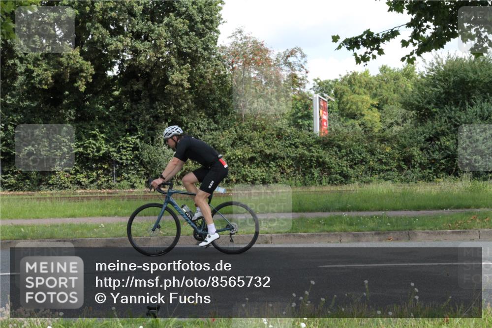 10.08.2025 - GEWOBA Citytriathlon Bremen Yannick Fuchs http://msf.ph/oto/8565732 10.08.2025 12:10:14 Radfahren 607, 710, 1024 meine-sportfotos.de