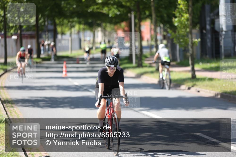 10.08.2025 - GEWOBA Citytriathlon Bremen Yannick Fuchs http://msf.ph/oto/8565733 10.08.2025 14:51:11 Radfahren 338, 379, 399, 411, 470, 494 meine-sportfotos.de