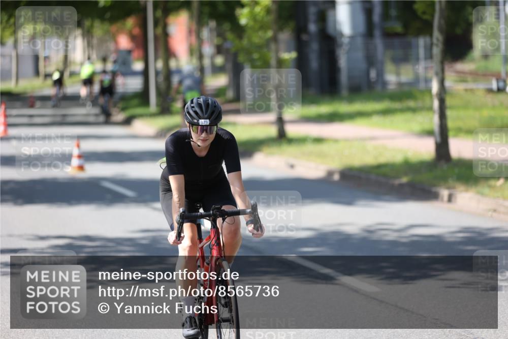 10.08.2025 - GEWOBA Citytriathlon Bremen Yannick Fuchs http://msf.ph/oto/8565736 10.08.2025 14:51:11 Radfahren 338, 379, 399, 411, 470, 494 meine-sportfotos.de