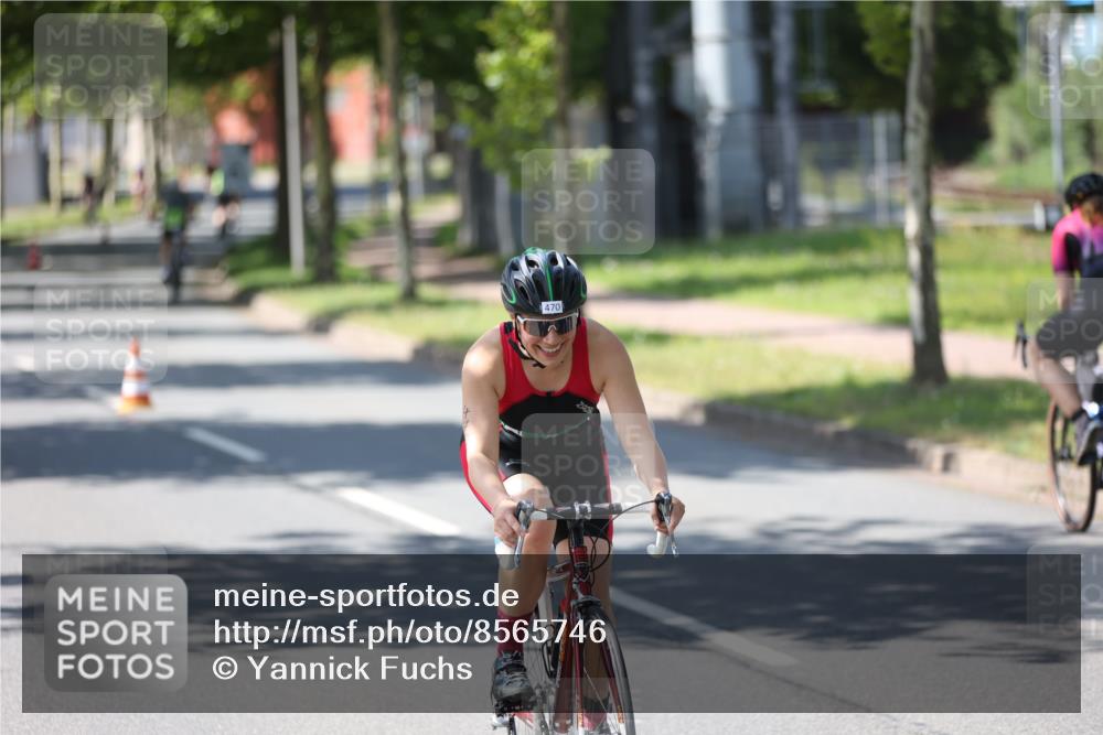 10.08.2025 - GEWOBA Citytriathlon Bremen Yannick Fuchs http://msf.ph/oto/8565746 10.08.2025 14:51:15 Radfahren 212, 338, 379, 399, 411, 468, 470, 492, 494 meine-sportfotos.de
