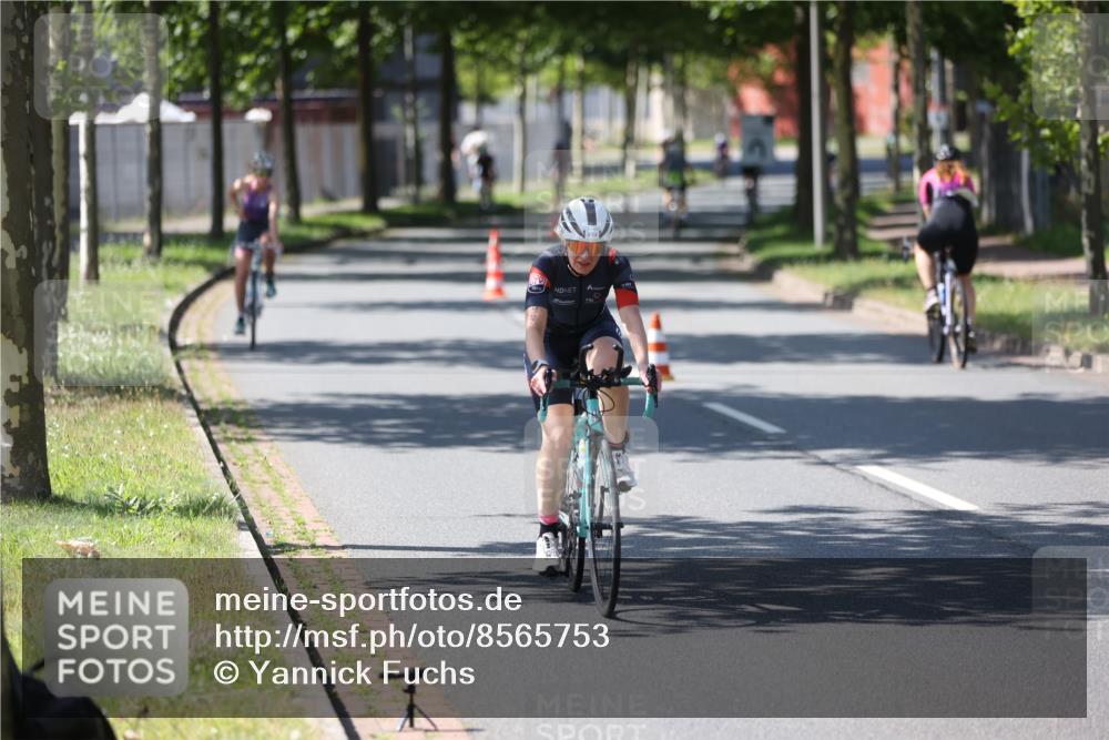 10.08.2025 - GEWOBA Citytriathlon Bremen Yannick Fuchs http://msf.ph/oto/8565753 10.08.2025 14:51:17 Radfahren 212, 338, 379, 399, 411, 468, 470, 492, 494 meine-sportfotos.de