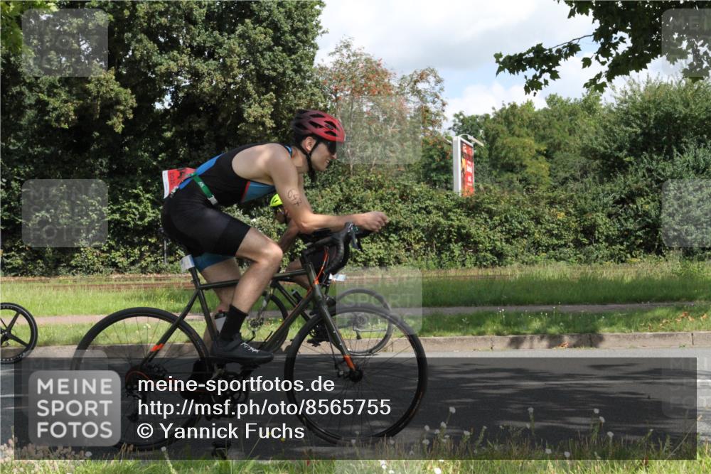 10.08.2025 - GEWOBA Citytriathlon Bremen Yannick Fuchs http://msf.ph/oto/8565755 10.08.2025 12:10:32 Radfahren 629, 644, 647, 656, 710, 712, 722, 730, 748, 755, 819, 889, 1014 meine-sportfotos.de