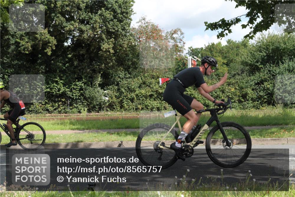 10.08.2025 - GEWOBA Citytriathlon Bremen Yannick Fuchs http://msf.ph/oto/8565757 10.08.2025 12:10:32 Radfahren 629, 644, 647, 656, 710, 712, 722, 730, 748, 755, 819, 889, 1014 meine-sportfotos.de