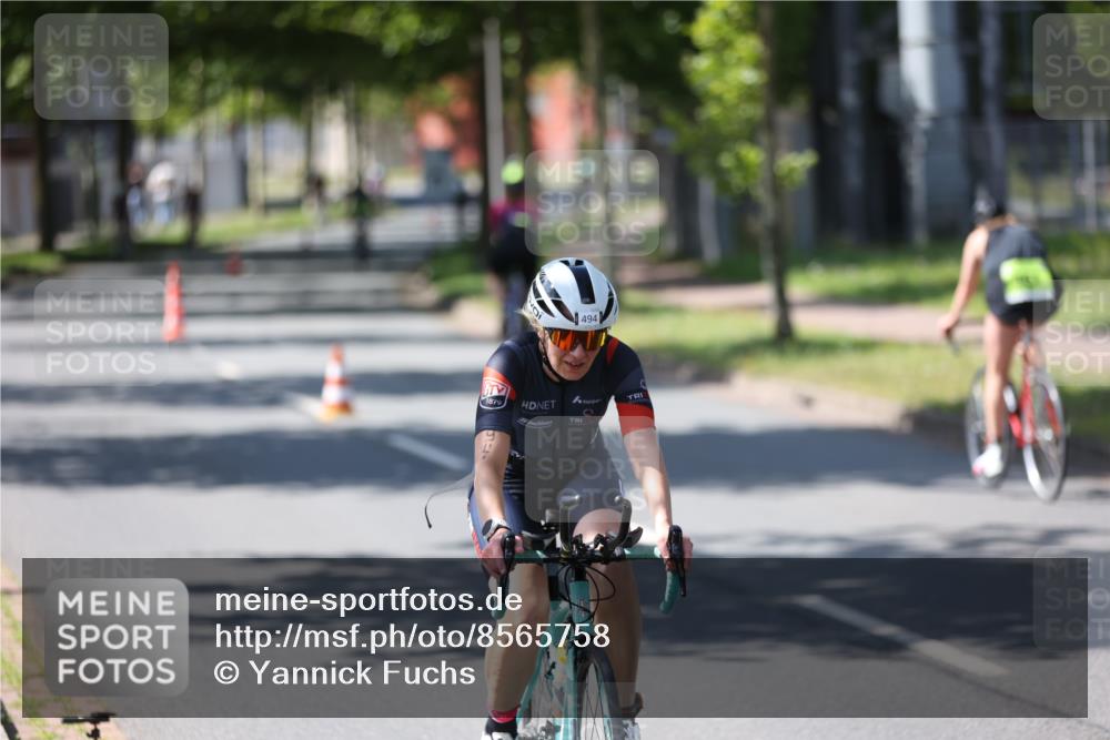 10.08.2025 - GEWOBA Citytriathlon Bremen Yannick Fuchs http://msf.ph/oto/8565758 10.08.2025 14:51:18 Radfahren 212, 338, 379, 399, 411, 468, 470, 492, 494 meine-sportfotos.de