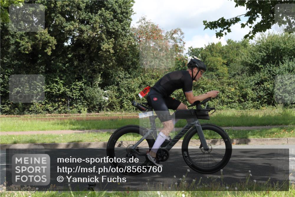10.08.2025 - GEWOBA Citytriathlon Bremen Yannick Fuchs http://msf.ph/oto/8565760 10.08.2025 12:10:32 Radfahren 629, 644, 647, 656, 710, 712, 722, 730, 748, 755, 819, 889, 1014 meine-sportfotos.de