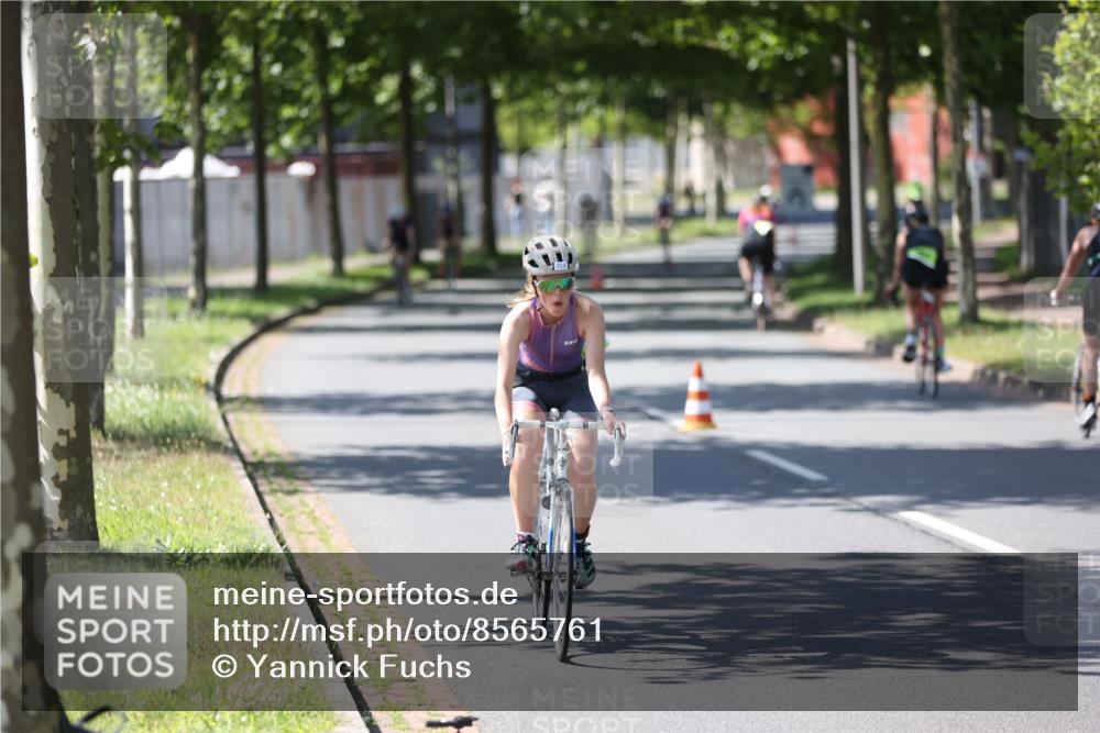 10.08.2025 - GEWOBA Citytriathlon Bremen Yannick Fuchs http://msf.ph/oto/8565761 10.08.2025 14:51:20 Radfahren 212, 338, 379, 399, 411, 468, 470, 492, 494 meine-sportfotos.de