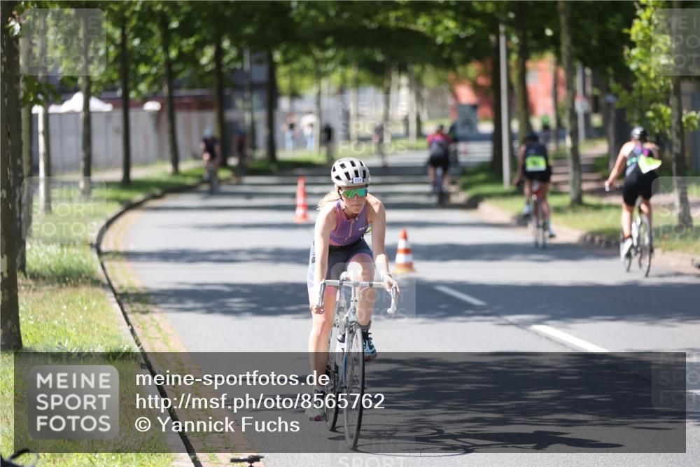 10.08.2025 - GEWOBA Citytriathlon Bremen Yannick Fuchs http://msf.ph/oto/8565762 10.08.2025 14:51:20 Radfahren 212, 338, 379, 399, 411, 468, 470, 492, 494 meine-sportfotos.de