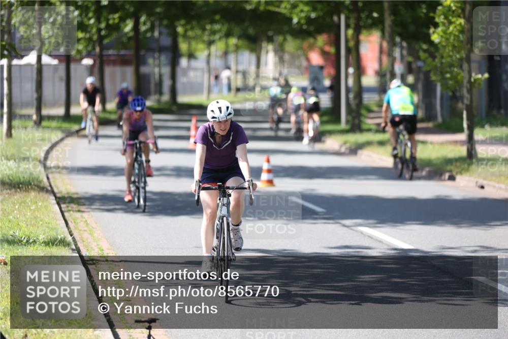 10.08.2025 - GEWOBA Citytriathlon Bremen Yannick Fuchs http://msf.ph/oto/8565770 10.08.2025 14:51:26 Radfahren 212, 338, 374, 399, 468, 492, 494 meine-sportfotos.de