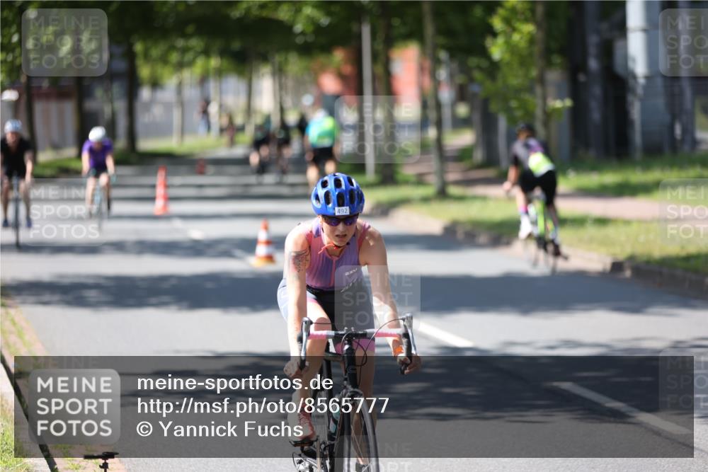 10.08.2025 - GEWOBA Citytriathlon Bremen Yannick Fuchs http://msf.ph/oto/8565777 10.08.2025 14:51:28 Radfahren 212, 338, 374, 399, 468, 492 meine-sportfotos.de