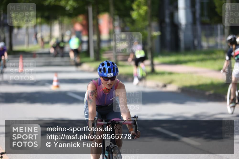10.08.2025 - GEWOBA Citytriathlon Bremen Yannick Fuchs http://msf.ph/oto/8565778 10.08.2025 14:51:29 Radfahren 212, 338, 374, 399, 468, 492 meine-sportfotos.de