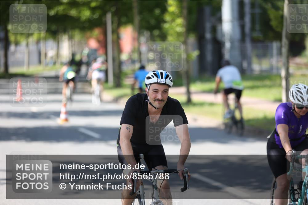 10.08.2025 - GEWOBA Citytriathlon Bremen Yannick Fuchs http://msf.ph/oto/8565788 10.08.2025 14:51:32 Radfahren 212, 237, 374, 399, 468, 492 meine-sportfotos.de