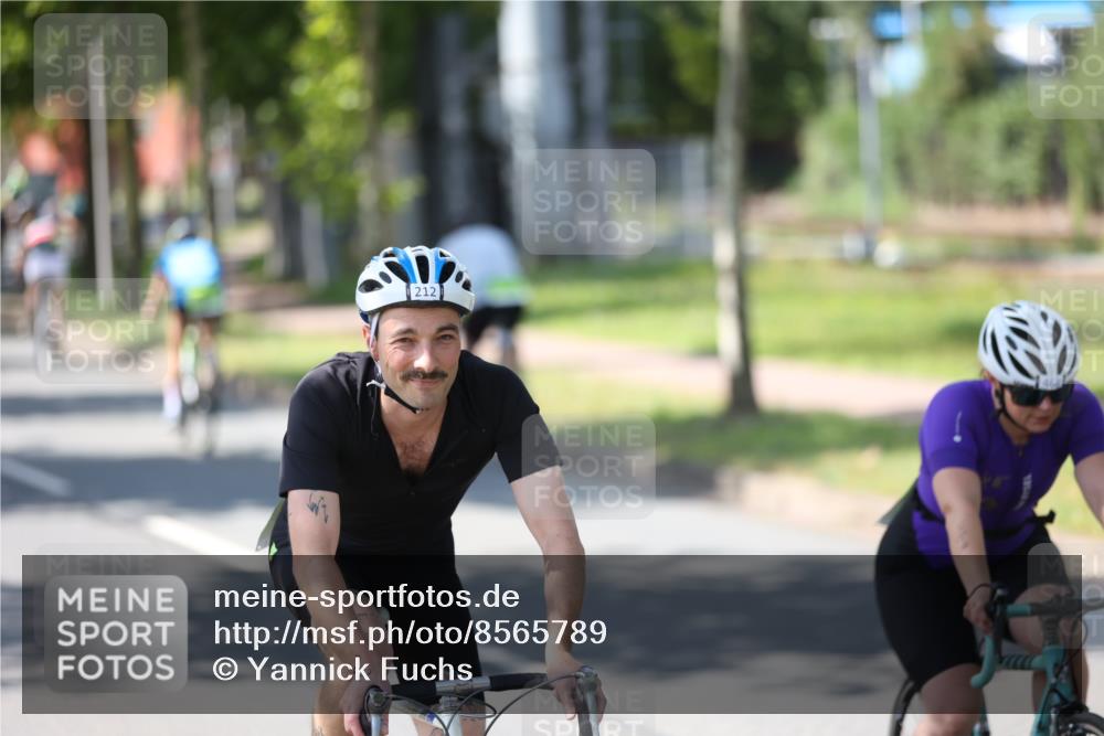10.08.2025 - GEWOBA Citytriathlon Bremen Yannick Fuchs http://msf.ph/oto/8565789 10.08.2025 14:51:32 Radfahren 212, 237, 374, 399, 468, 492 meine-sportfotos.de