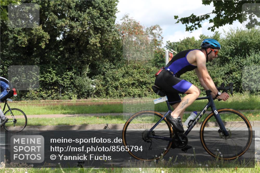 10.08.2025 - GEWOBA Citytriathlon Bremen Yannick Fuchs http://msf.ph/oto/8565794 10.08.2025 12:10:45 Radfahren 573, 622, 629, 644, 651, 656, 659, 685, 712, 716, 722, 730, 748, 755, 819, 898, 1014 meine-sportfotos.de