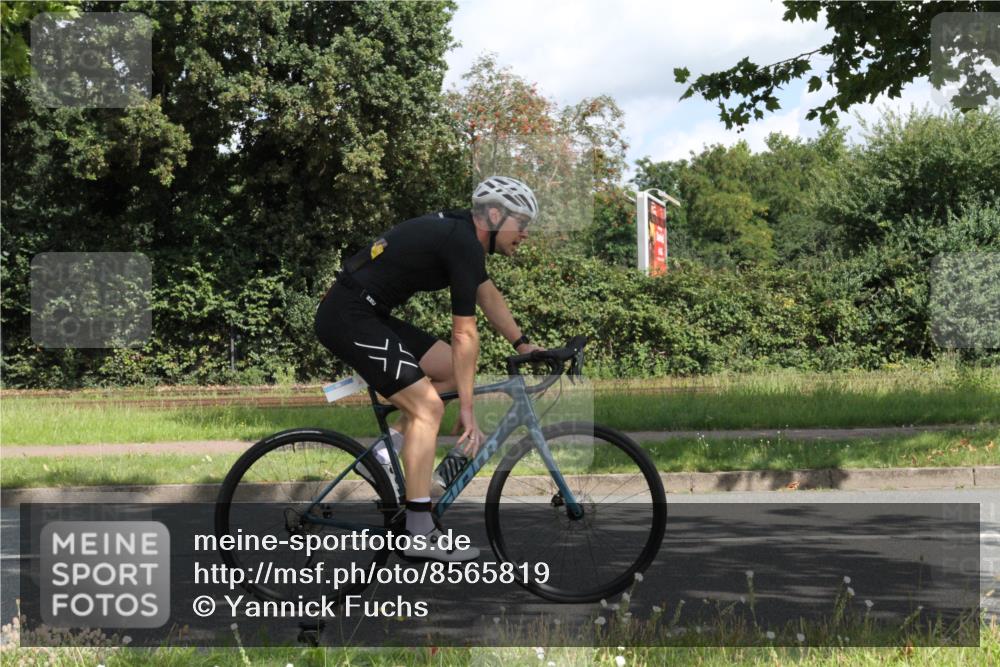 10.08.2025 - GEWOBA Citytriathlon Bremen Yannick Fuchs http://msf.ph/oto/8565819 10.08.2025 12:11:03 Radfahren 573, 625, 651, 669, 679, 687, 716, 800, 812, 835, 898 meine-sportfotos.de