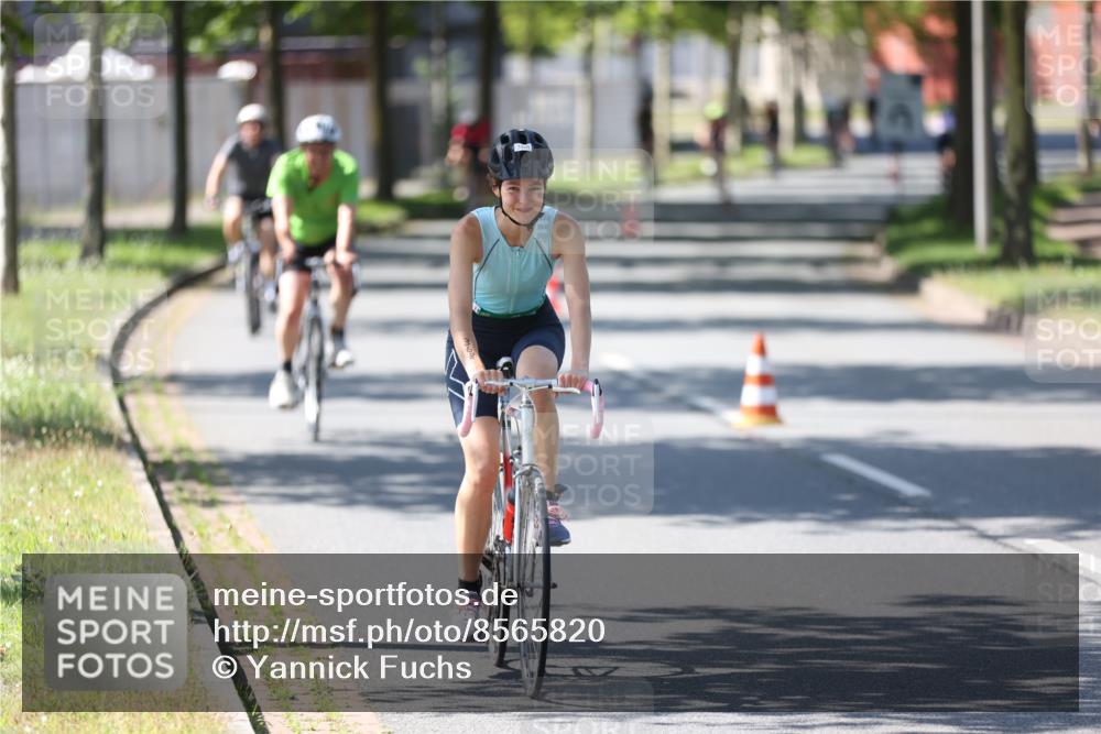 10.08.2025 - GEWOBA Citytriathlon Bremen Yannick Fuchs http://msf.ph/oto/8565820 10.08.2025 14:52:11 Radfahren 315, 321, 327, 341, 361, 368, 381, 412, 428, 496, 520 meine-sportfotos.de