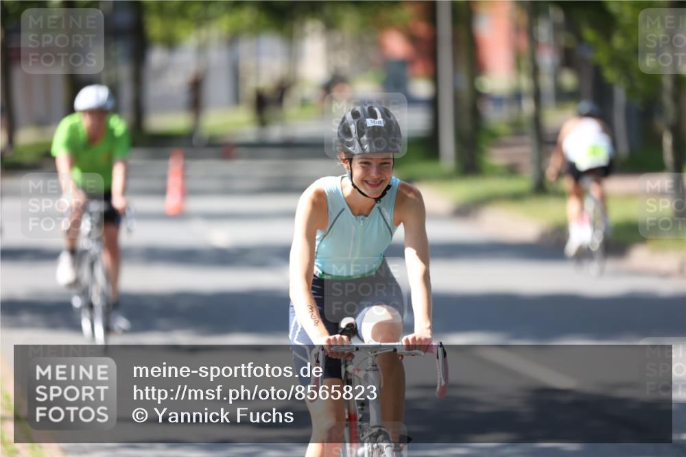 10.08.2025 - GEWOBA Citytriathlon Bremen Yannick Fuchs http://msf.ph/oto/8565823 10.08.2025 14:52:12 Radfahren 315, 321, 327, 341, 361, 368, 381, 412, 428, 496, 520 meine-sportfotos.de