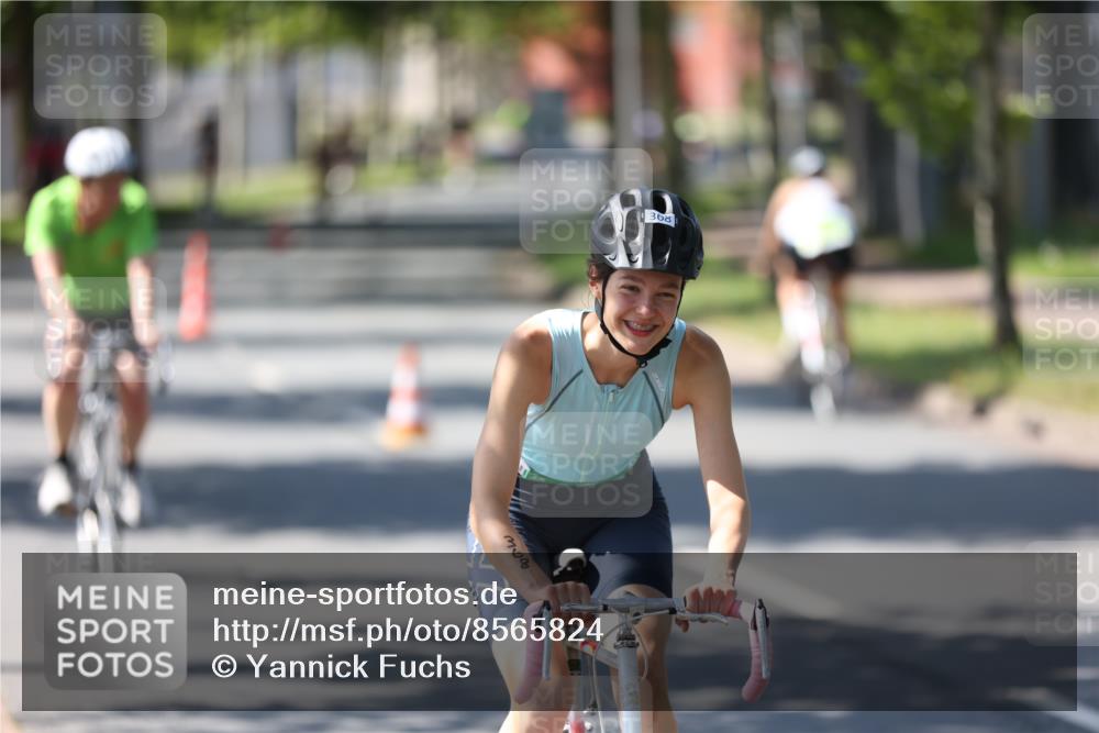 10.08.2025 - GEWOBA Citytriathlon Bremen Yannick Fuchs http://msf.ph/oto/8565824 10.08.2025 14:52:12 Radfahren 315, 321, 327, 341, 361, 368, 381, 412, 428, 496, 520 meine-sportfotos.de