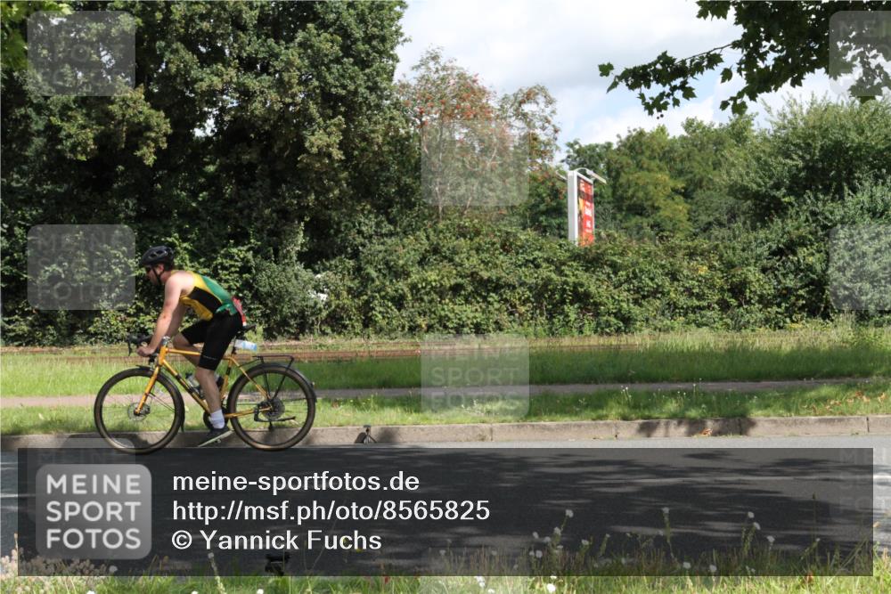 10.08.2025 - GEWOBA Citytriathlon Bremen Yannick Fuchs http://msf.ph/oto/8565825 10.08.2025 12:11:04 Radfahren 625, 651, 669, 679, 687, 716, 800, 812, 835, 898 meine-sportfotos.de