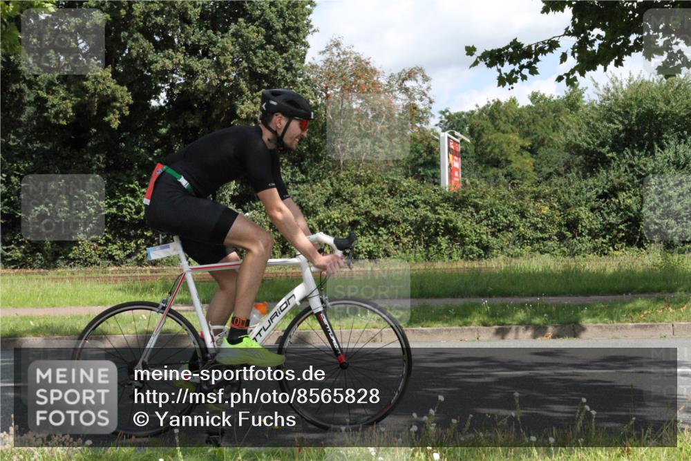 10.08.2025 - GEWOBA Citytriathlon Bremen Yannick Fuchs http://msf.ph/oto/8565828 10.08.2025 12:11:07 Radfahren 575, 625, 669, 679, 687, 716, 800, 812, 835 meine-sportfotos.de