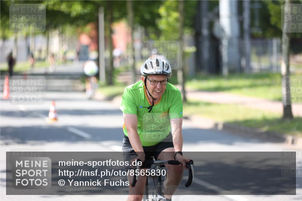 10.08.2025 - GEWOBA Citytriathlon Bremen Yannick Fuchs http://msf.ph/oto/8565830 10.08.2025 14:52:13 Radfahren 315, 321, 327, 341, 361, 368, 381, 412, 428, 496, 520 meine-sportfotos.de