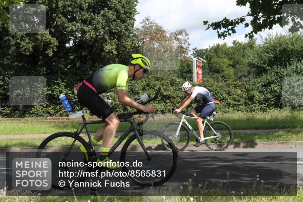 10.08.2025 - GEWOBA Citytriathlon Bremen Yannick Fuchs http://msf.ph/oto/8565831 10.08.2025 12:11:09 Radfahren 575, 625, 669, 679, 687, 713, 800, 812, 835 meine-sportfotos.de
