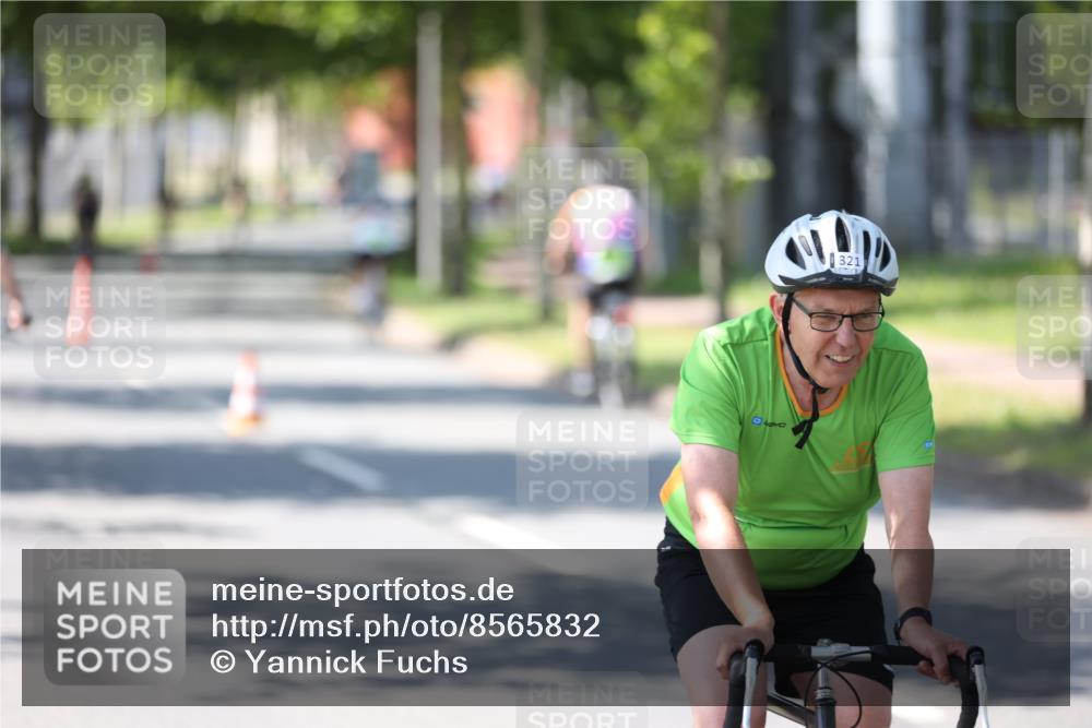 10.08.2025 - GEWOBA Citytriathlon Bremen Yannick Fuchs http://msf.ph/oto/8565832 10.08.2025 14:52:14 Radfahren 315, 321, 327, 341, 361, 368, 381, 412, 428, 496, 520 meine-sportfotos.de