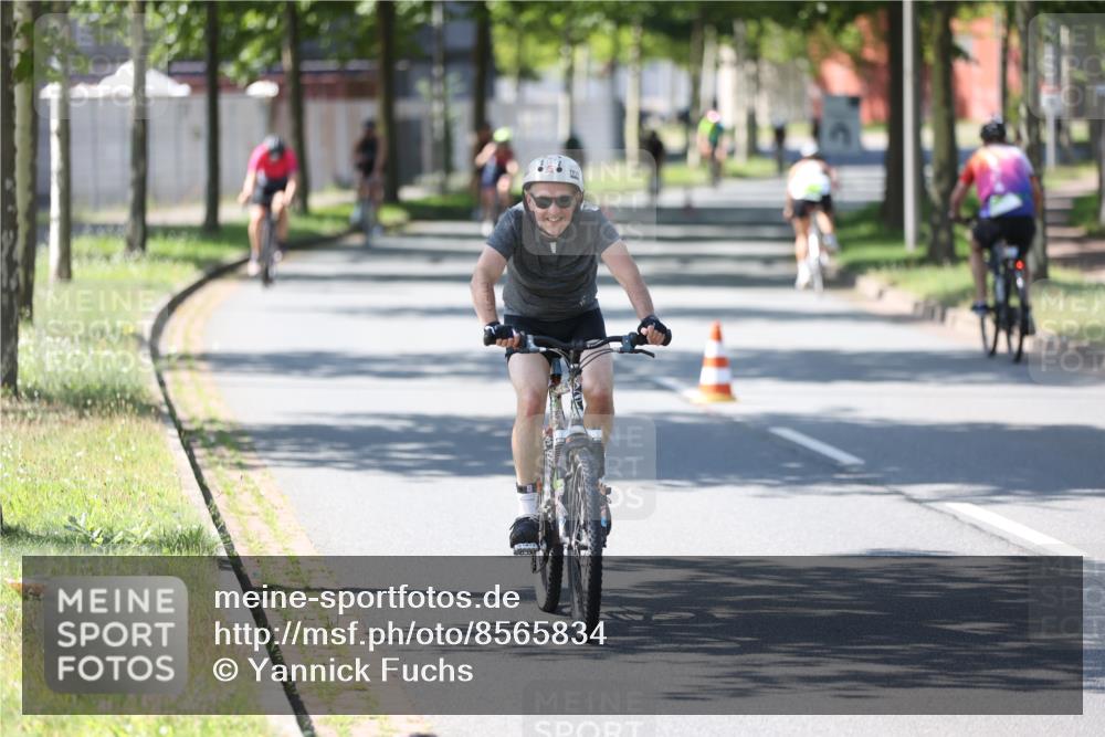 10.08.2025 - GEWOBA Citytriathlon Bremen Yannick Fuchs http://msf.ph/oto/8565834 10.08.2025 14:52:14 Radfahren 315, 321, 327, 341, 361, 368, 381, 412, 428, 496, 520 meine-sportfotos.de