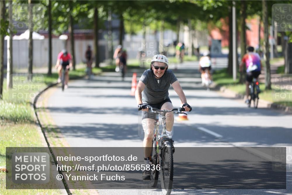 10.08.2025 - GEWOBA Citytriathlon Bremen Yannick Fuchs http://msf.ph/oto/8565836 10.08.2025 14:52:15 Radfahren 315, 321, 327, 341, 361, 381, 412, 428, 496, 520 meine-sportfotos.de
