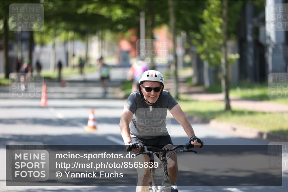 10.08.2025 - GEWOBA Citytriathlon Bremen Yannick Fuchs http://msf.ph/oto/8565839 10.08.2025 14:52:15 Radfahren 315, 321, 327, 341, 361, 381, 412, 428, 496, 520 meine-sportfotos.de