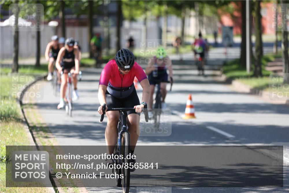 10.08.2025 - GEWOBA Citytriathlon Bremen Yannick Fuchs http://msf.ph/oto/8565841 10.08.2025 14:52:19 Radfahren 315, 321, 327, 347, 361, 381, 412, 439, 469, 496, 520 meine-sportfotos.de