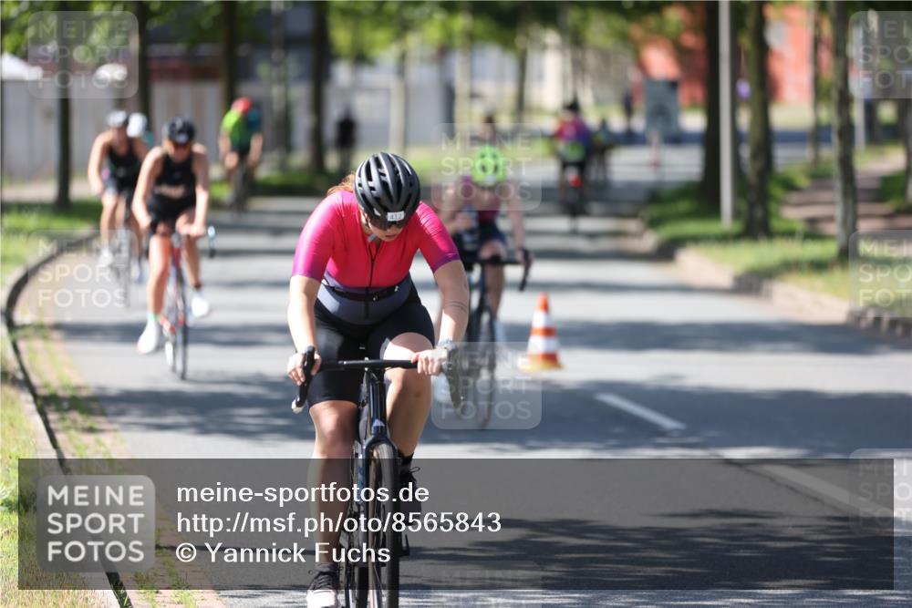 10.08.2025 - GEWOBA Citytriathlon Bremen Yannick Fuchs http://msf.ph/oto/8565843 10.08.2025 14:52:19 Radfahren 315, 321, 327, 347, 361, 381, 412, 439, 469, 496, 520 meine-sportfotos.de
