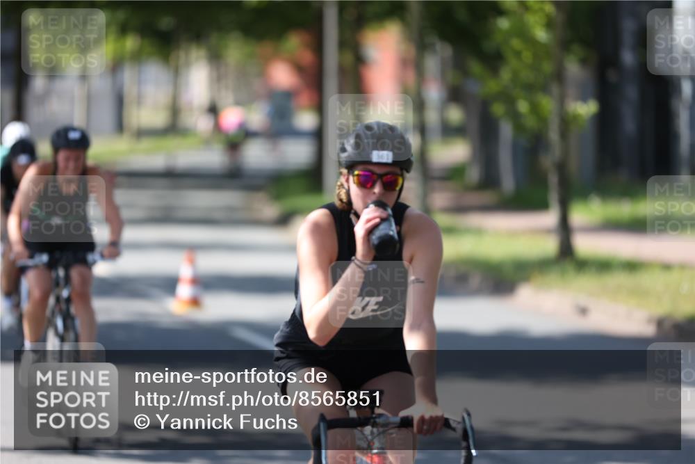 10.08.2025 - GEWOBA Citytriathlon Bremen Yannick Fuchs http://msf.ph/oto/8565851 10.08.2025 14:52:22 Radfahren 327, 329, 347, 361, 381, 412, 439, 469, 496, 520 meine-sportfotos.de