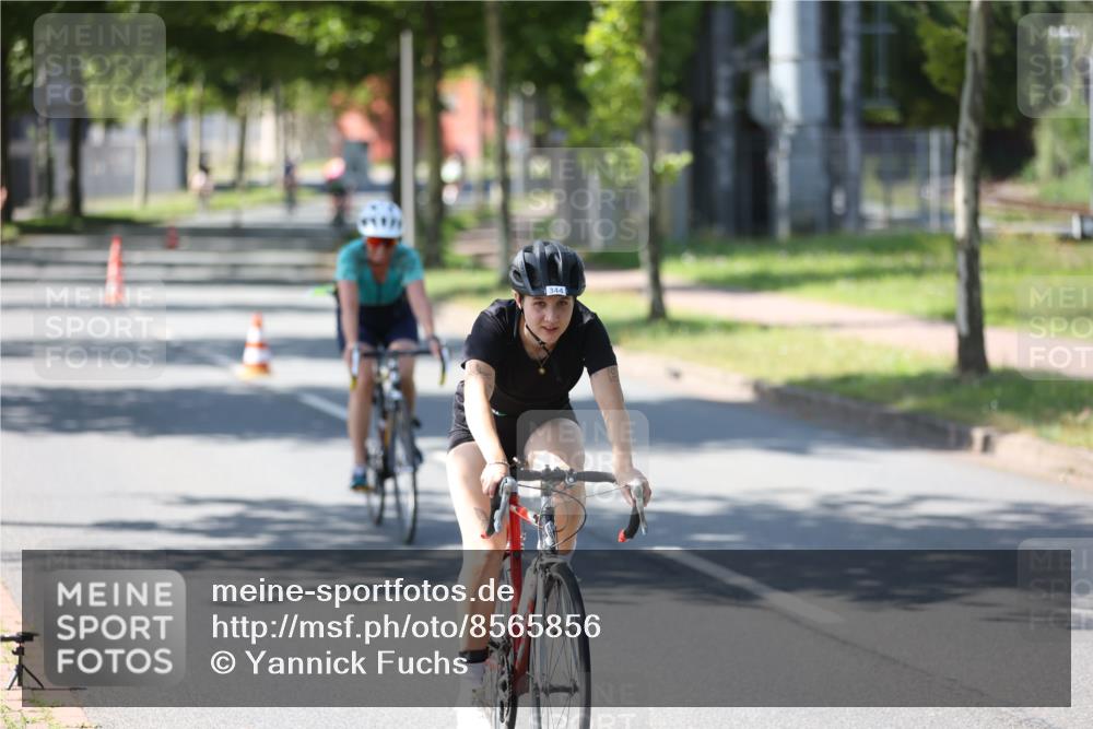 10.08.2025 - GEWOBA Citytriathlon Bremen Yannick Fuchs http://msf.ph/oto/8565856 10.08.2025 14:52:24 Radfahren 327, 329, 347, 361, 381, 412, 439, 469, 496, 520 meine-sportfotos.de