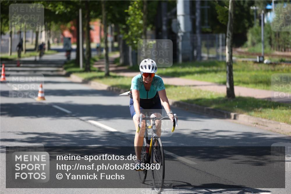 10.08.2025 - GEWOBA Citytriathlon Bremen Yannick Fuchs http://msf.ph/oto/8565860 10.08.2025 14:52:24 Radfahren 327, 329, 347, 361, 381, 412, 439, 469, 496, 520 meine-sportfotos.de