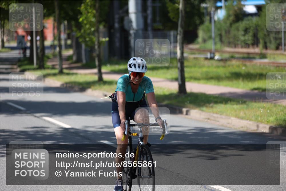 10.08.2025 - GEWOBA Citytriathlon Bremen Yannick Fuchs http://msf.ph/oto/8565861 10.08.2025 14:52:25 Radfahren 327, 329, 347, 361, 381, 412, 439, 469, 496, 520 meine-sportfotos.de