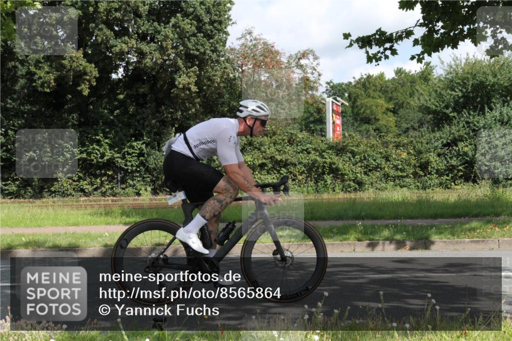 10.08.2025 - GEWOBA Citytriathlon Bremen Yannick Fuchs http://msf.ph/oto/8565864 10.08.2025 12:11:30 Radfahren 575, 578, 583, 645, 713, 894, 1038 meine-sportfotos.de