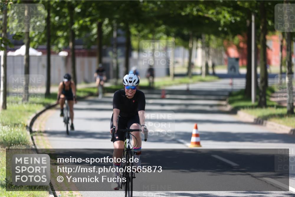 10.08.2025 - GEWOBA Citytriathlon Bremen Yannick Fuchs http://msf.ph/oto/8565873 10.08.2025 14:52:28 Radfahren 327, 329, 347, 361, 381, 439, 469, 496, 520 meine-sportfotos.de
