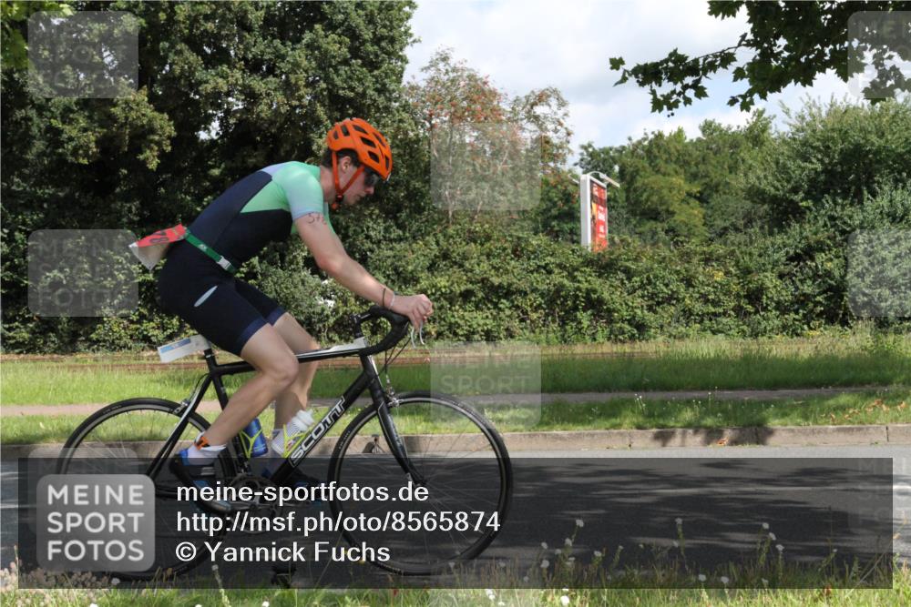 10.08.2025 - GEWOBA Citytriathlon Bremen Yannick Fuchs http://msf.ph/oto/8565874 10.08.2025 12:11:35 Radfahren 578, 583, 645, 752, 894, 1038 meine-sportfotos.de