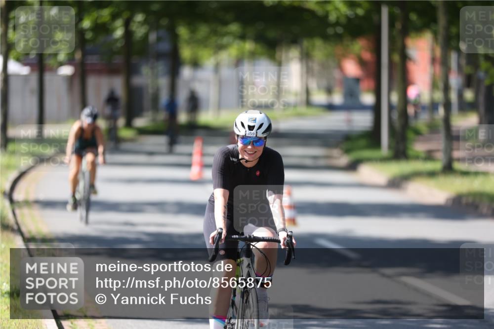 10.08.2025 - GEWOBA Citytriathlon Bremen Yannick Fuchs http://msf.ph/oto/8565875 10.08.2025 14:52:29 Radfahren 327, 329, 347, 361, 381, 439, 469, 496, 520 meine-sportfotos.de