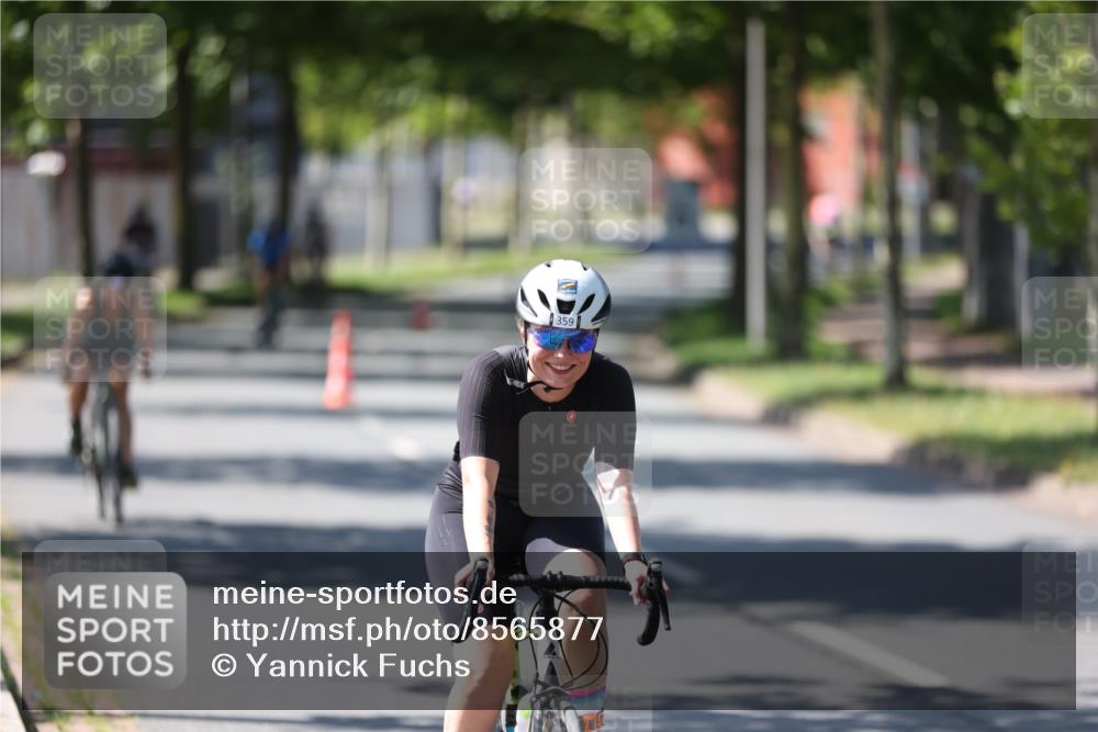 10.08.2025 - GEWOBA Citytriathlon Bremen Yannick Fuchs http://msf.ph/oto/8565877 10.08.2025 14:52:29 Radfahren 327, 329, 347, 361, 381, 439, 469, 496, 520 meine-sportfotos.de